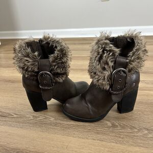 Brown Faux Fur Buckle Heeled Ankle Boots Size 7 Platform Moto Glam Y2k Mob Wife